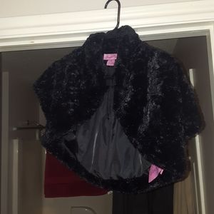 Faux fur cap sleeve black shawl